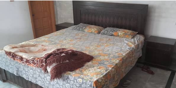 King size bed set for sale -with Free Metress