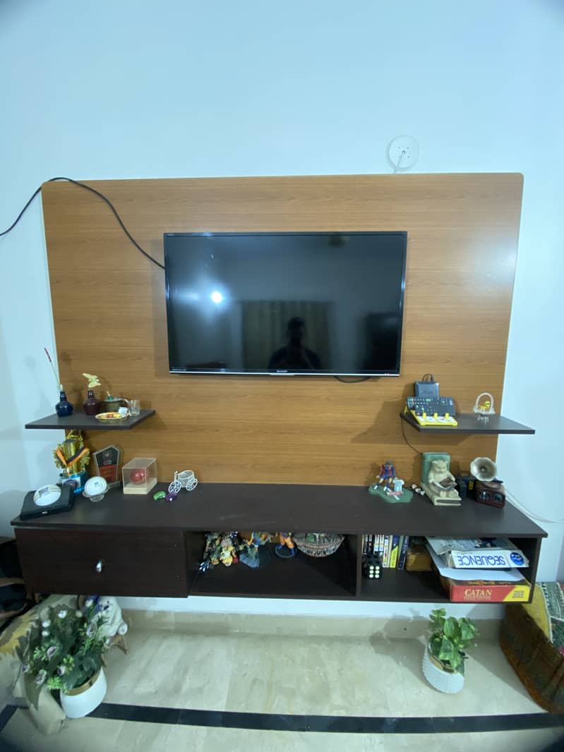TV Console 1