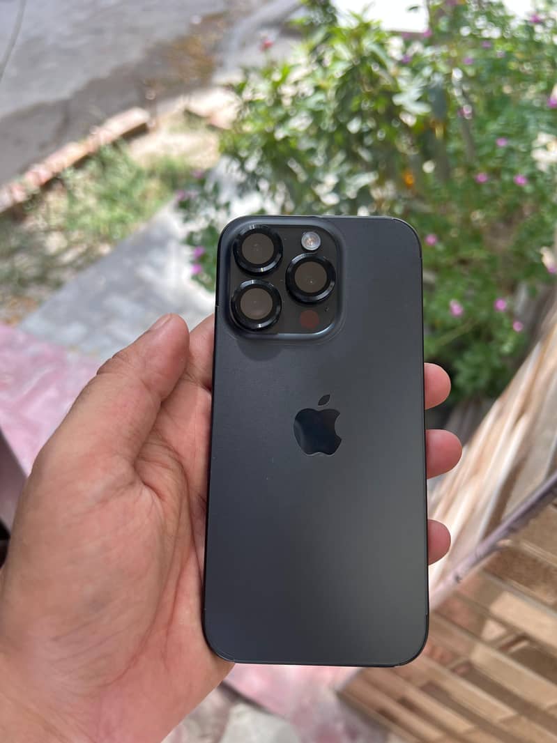 Apple iPhone 15 Pro 0