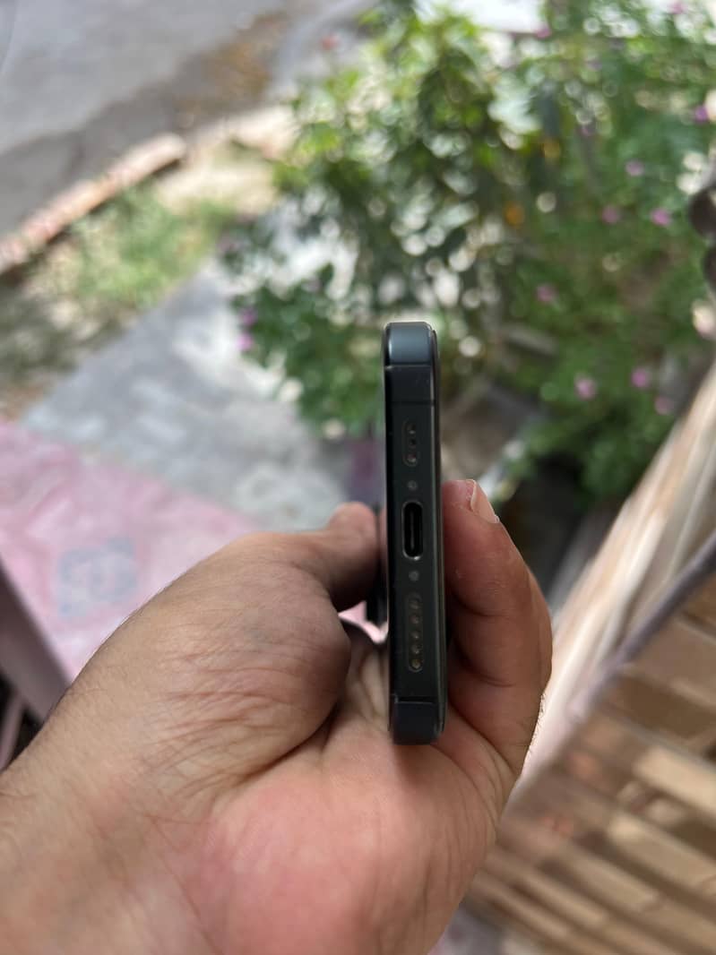Apple iPhone 15 Pro 4