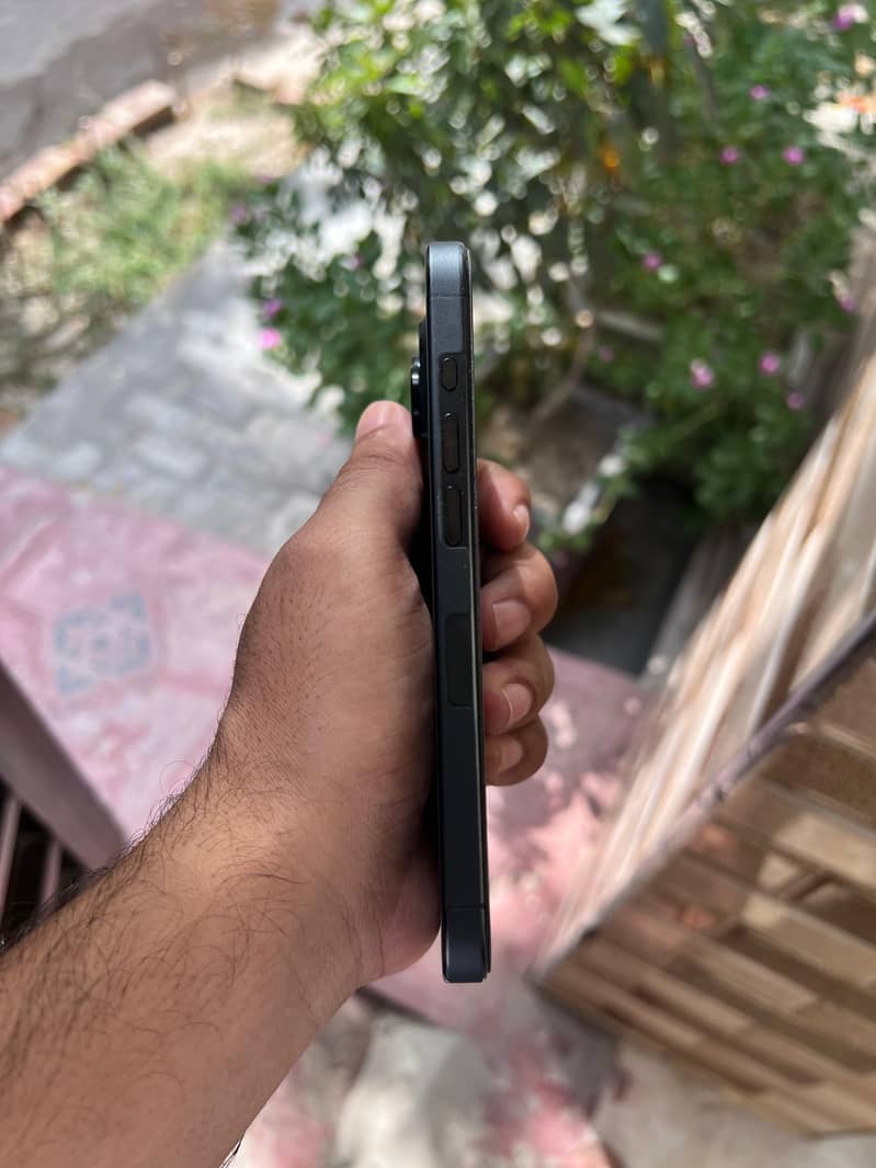 Apple iPhone 15 Pro 6