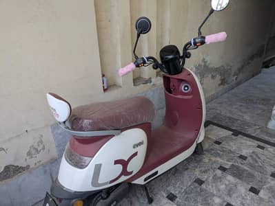 Evee Electric Scooter – Excellent Condition