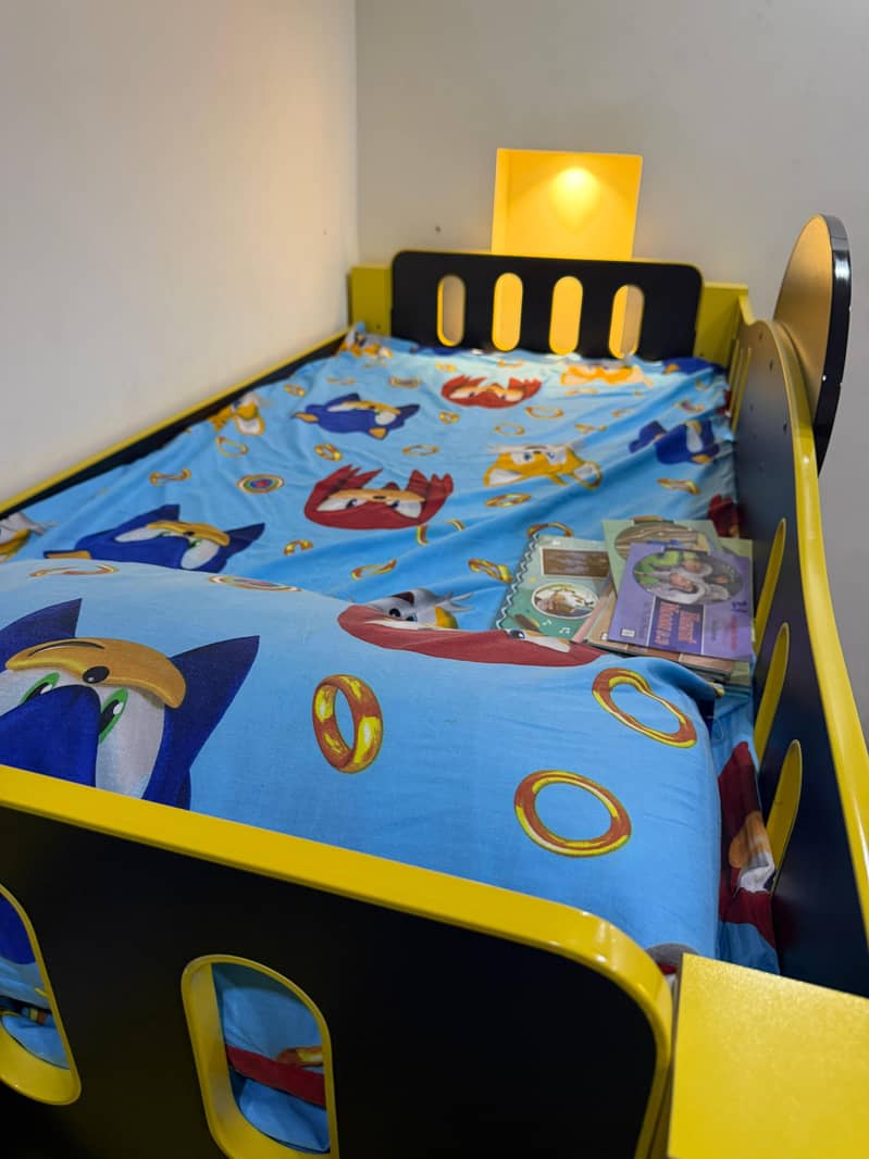 Double bed small 4