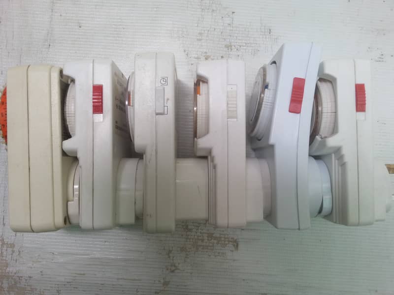 Automatic ON and OFF Programmable Timer Smart plugs 1