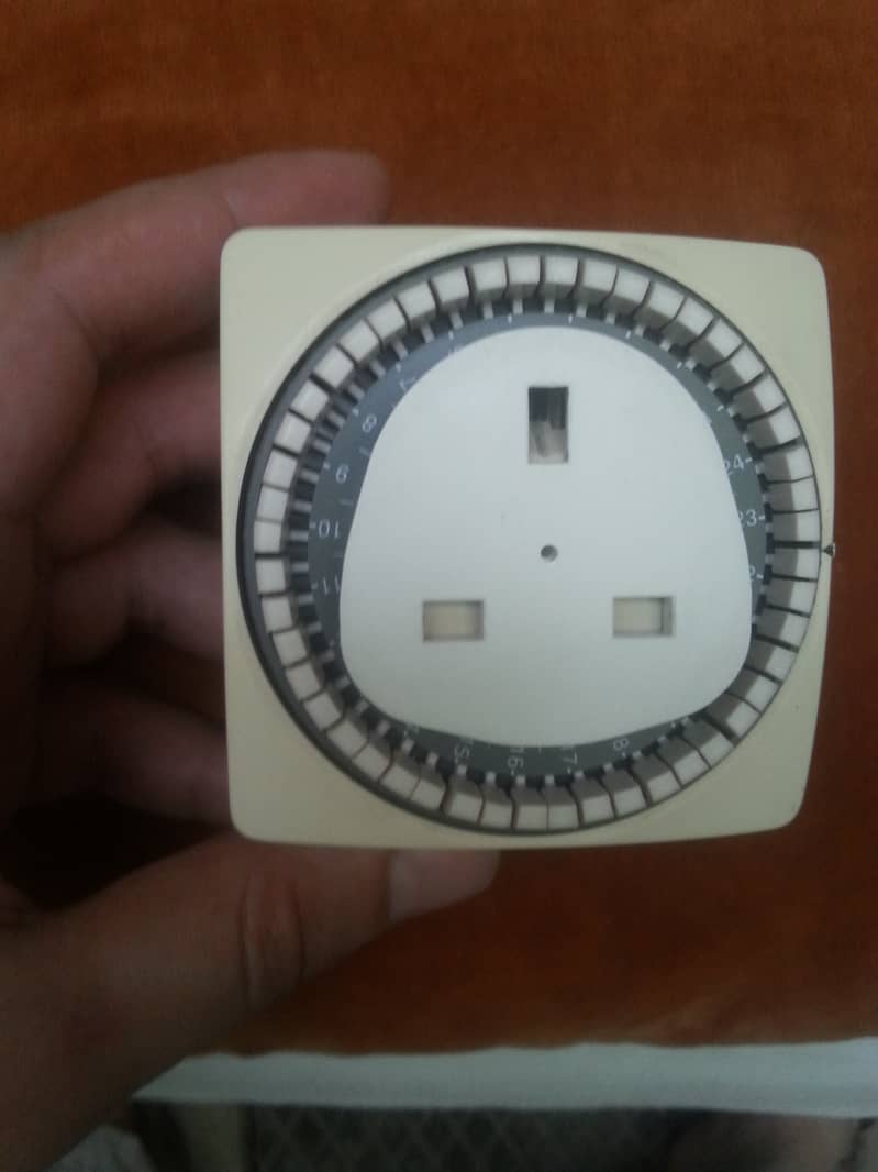 Automatic ON and OFF Programmable Timer Smart plugs 9