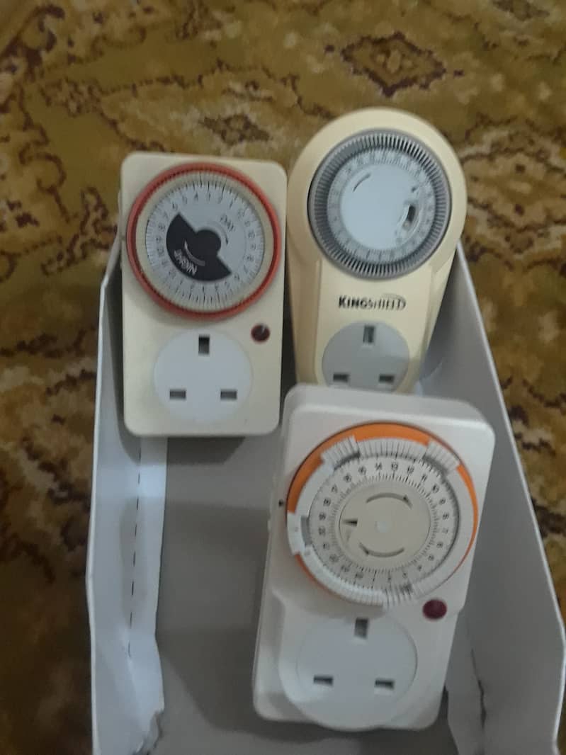 Automatic ON and OFF Programmable Timer Smart plugs 12