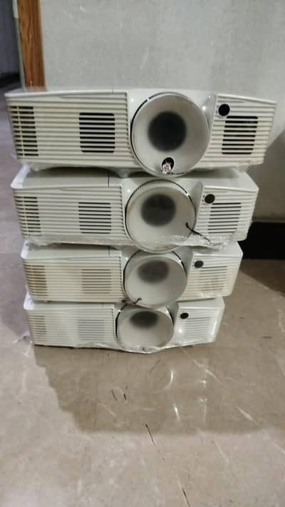 WE HAVE ALL KINDS OF PROJECTORS AVAILBLE IN DUBAI IMPORT 03152965654