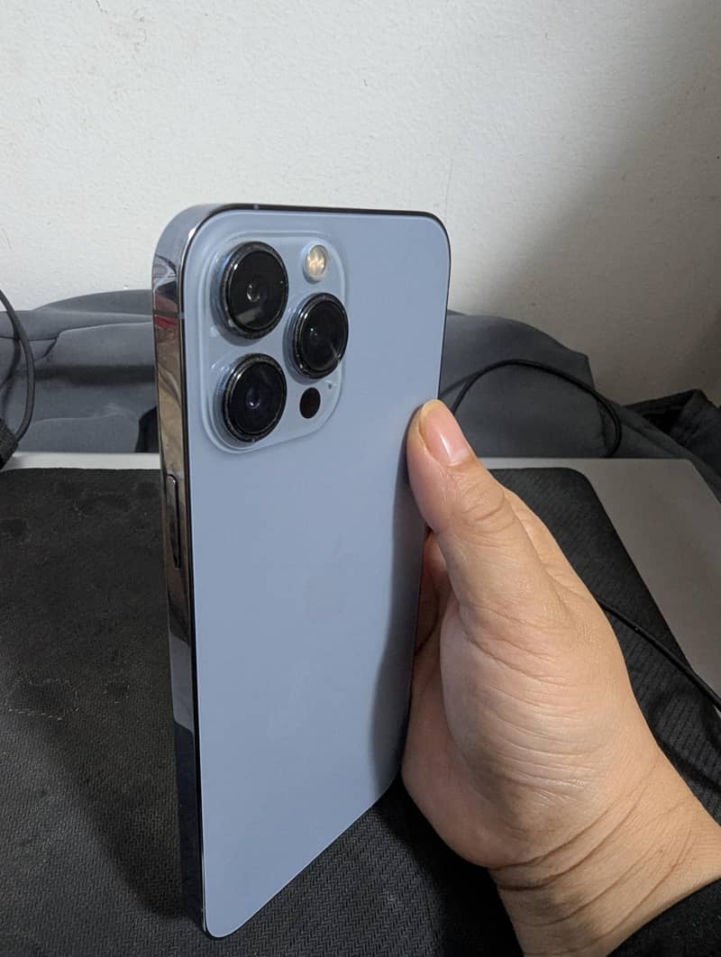 Apple iPhone 13 Pro Max 1