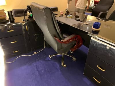 office furniture and equipments studios lights setup for sale