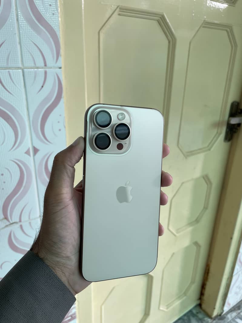 Apple iPhone 16 Pro Max 0