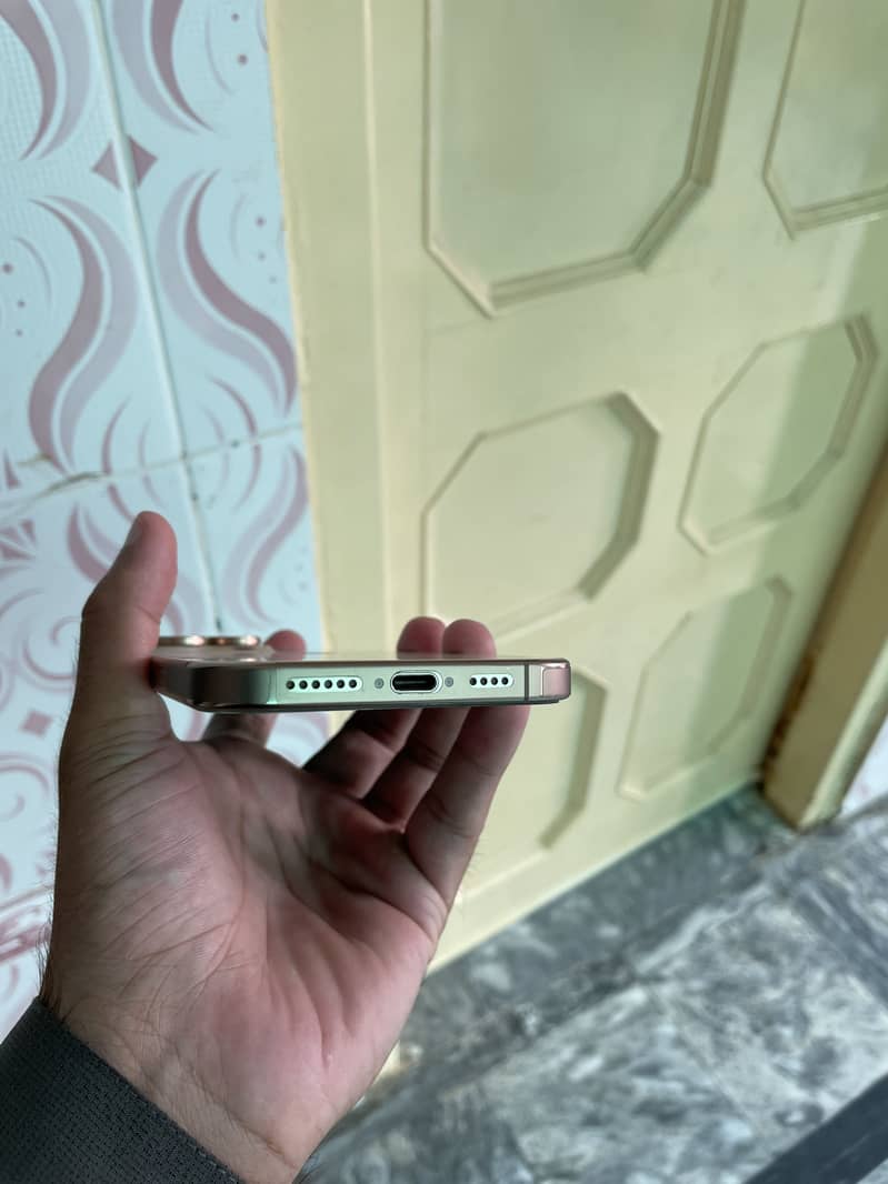 Apple iPhone 16 Pro Max 5