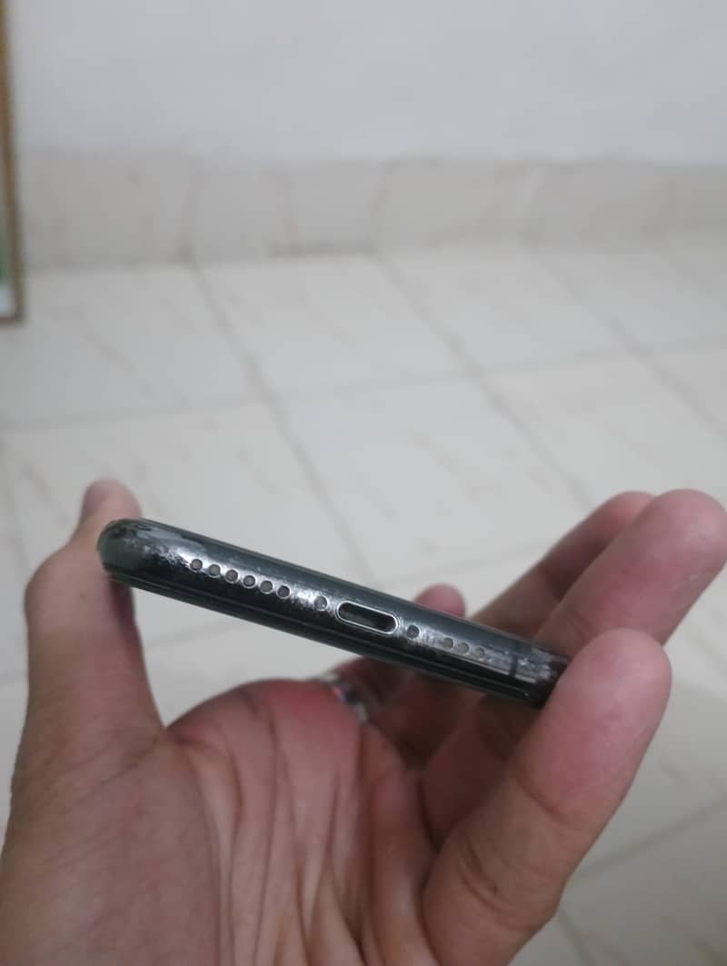 Apple iPhone XS 4