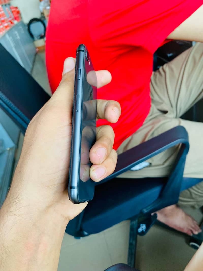 Apple iPhone 8 1