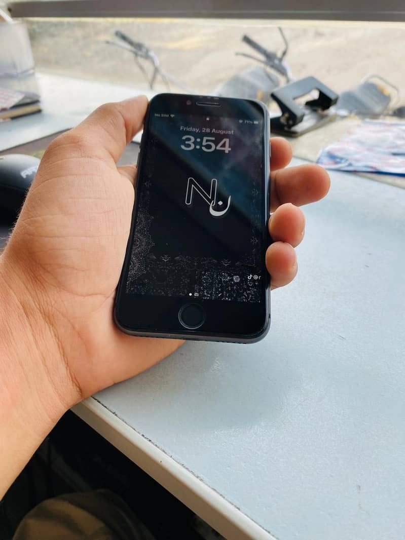Apple iPhone 8 4