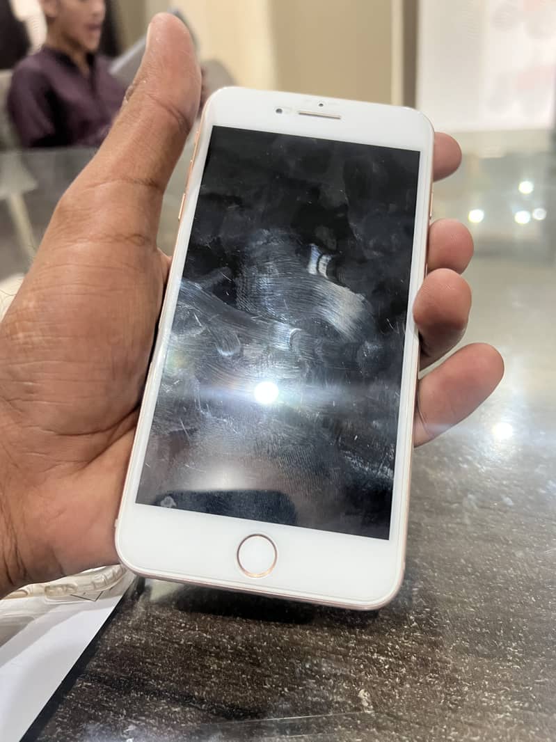 Apple iPhone 8 Plus 1