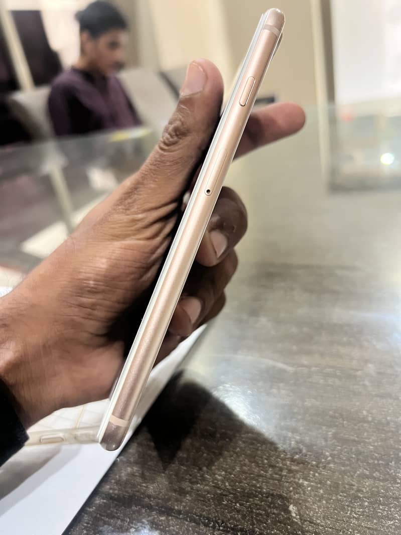 Apple iPhone 8 Plus 4
