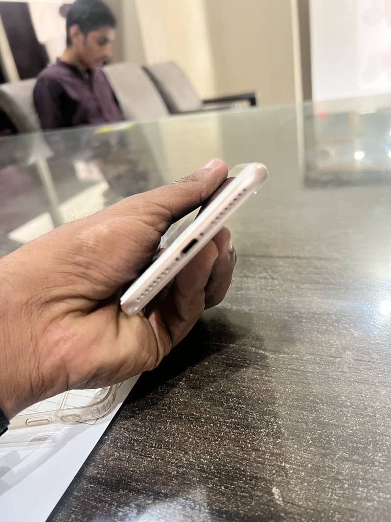 Apple iPhone 8 Plus 6