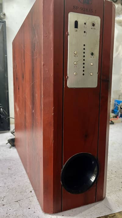 woofer without speaker upto 6 speaker can be attached