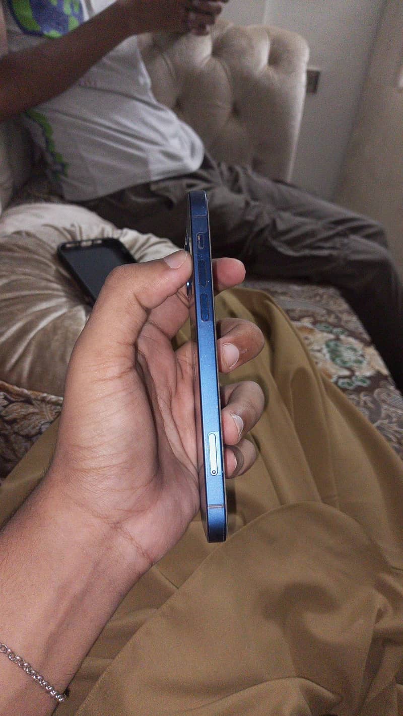 Apple iPhone 12 2