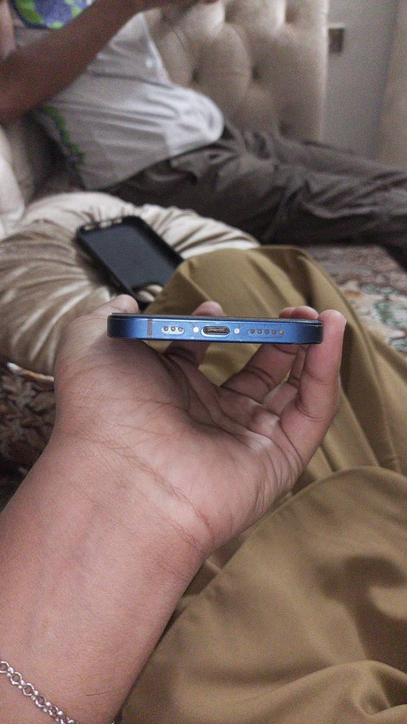 Apple iPhone 12 3