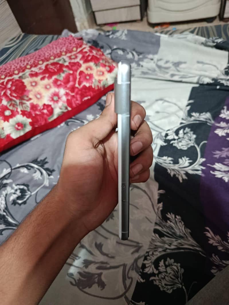 Google Pixel 7 4