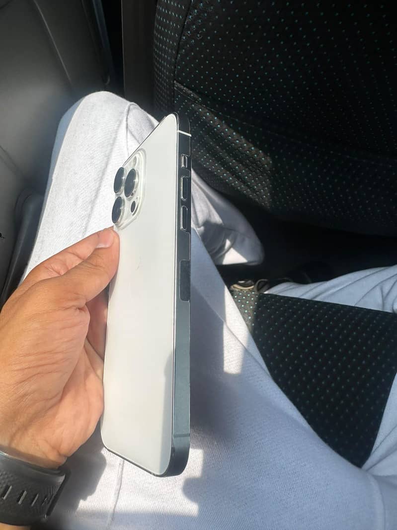 Apple iPhone 14 Pro Max 1