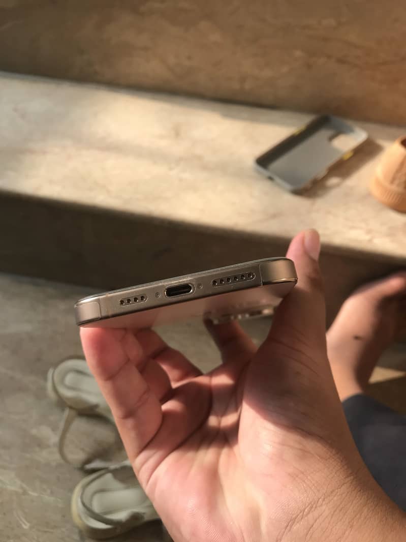 Apple iPhone 16 Pro Max 5