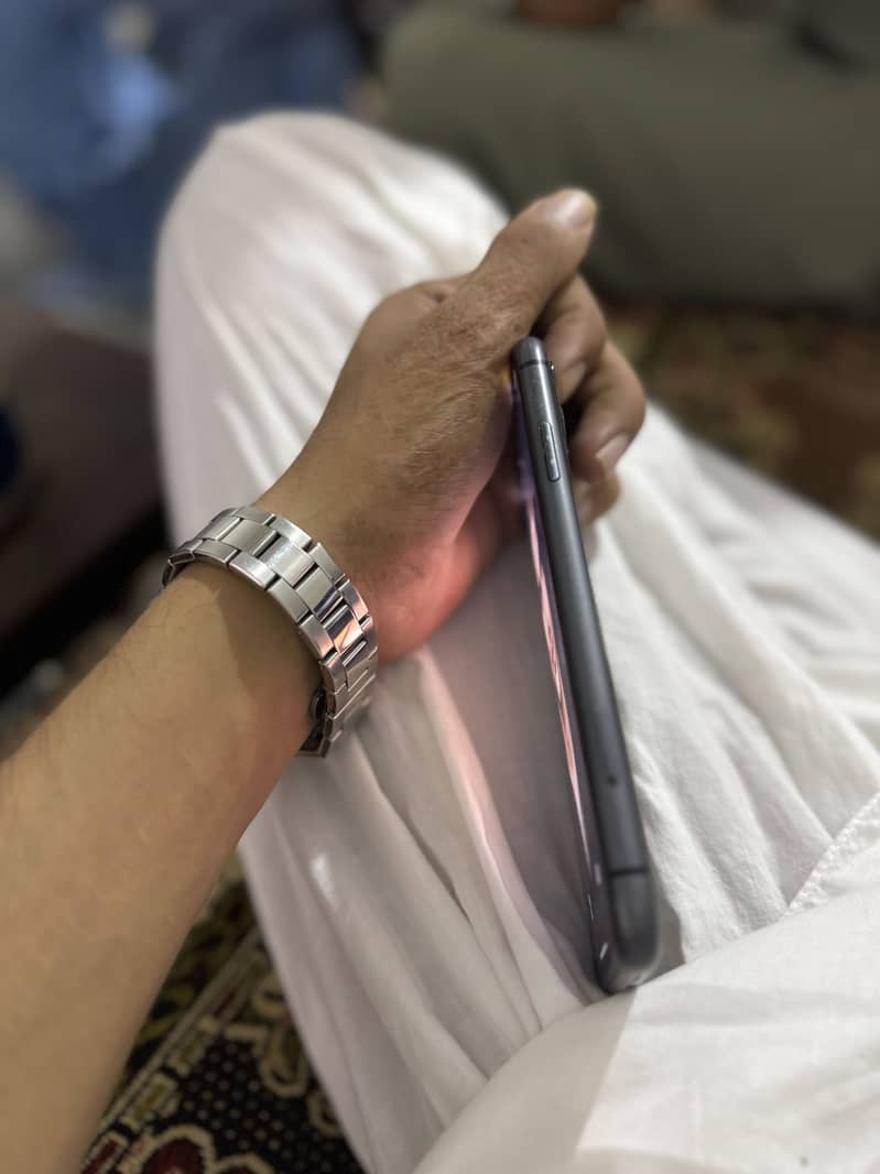 Apple iPhone 11 3