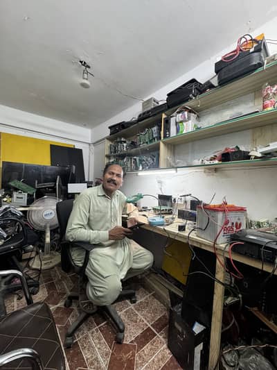 Ups and all electronics repair expert