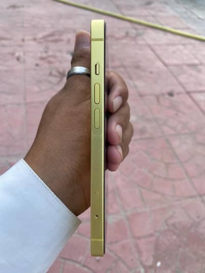 Apple iPhone 14