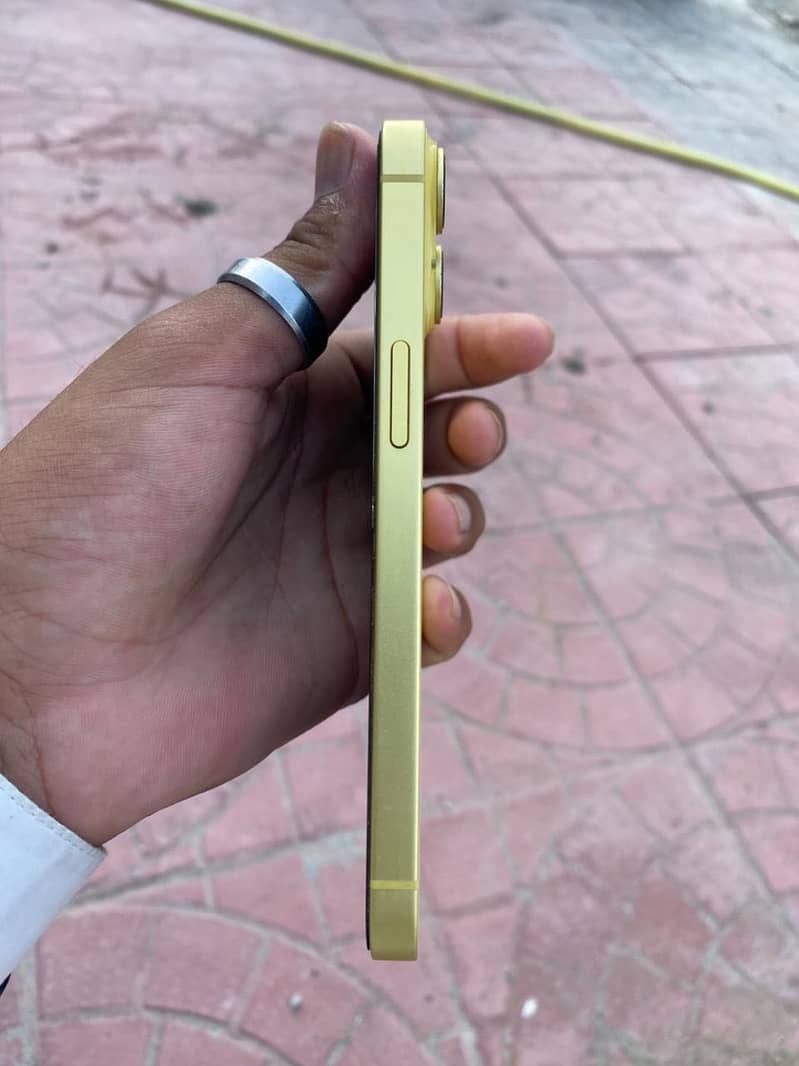Apple iPhone 14 4