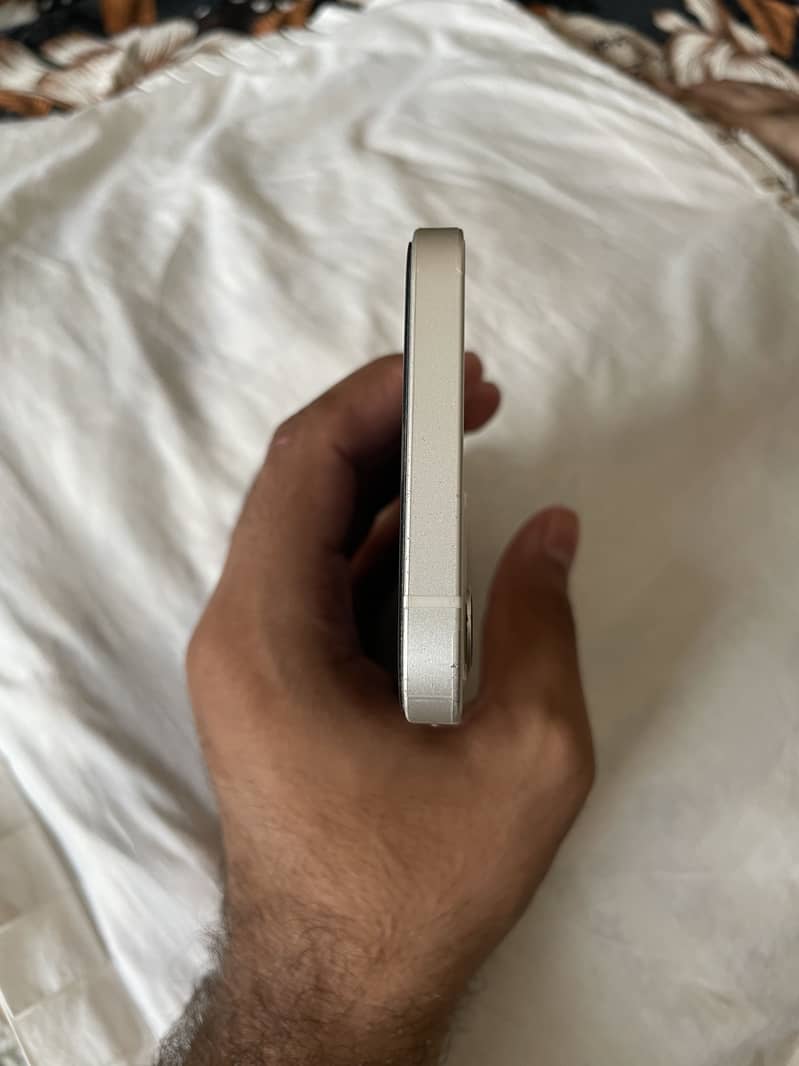 Apple iPhone 12 4