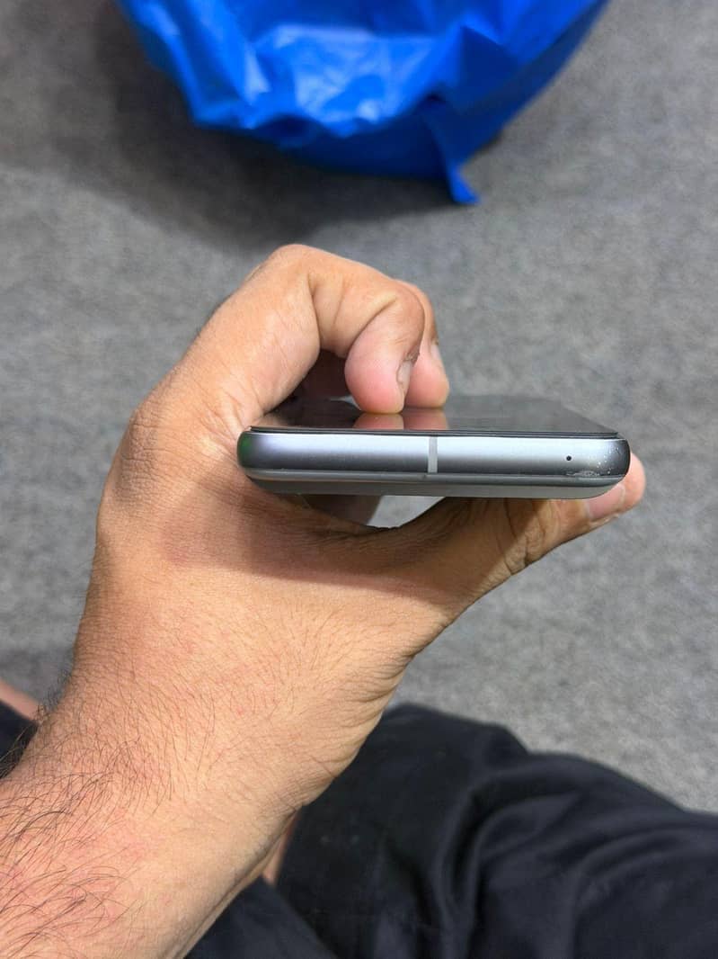 Google Pixel 8 4