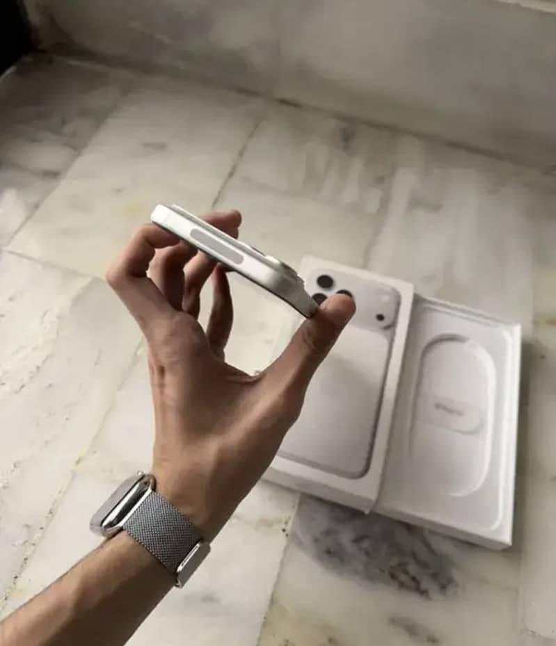 iPhone 17 Pro Max 1