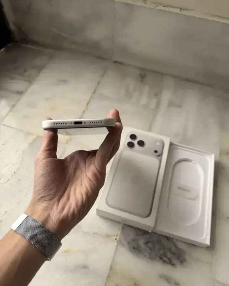 iPhone 17 Pro Max 2