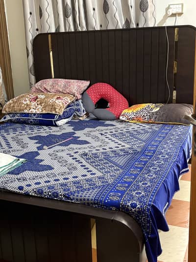 King size bed for sale its like brand new