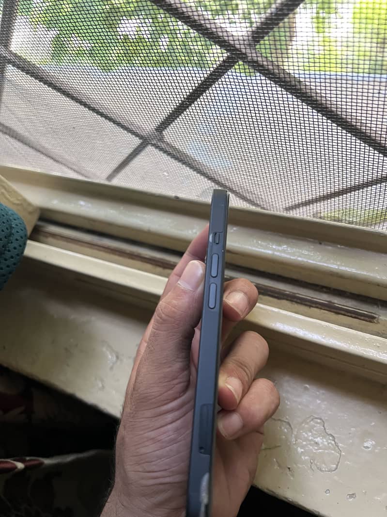 Apple iPhone 13 2