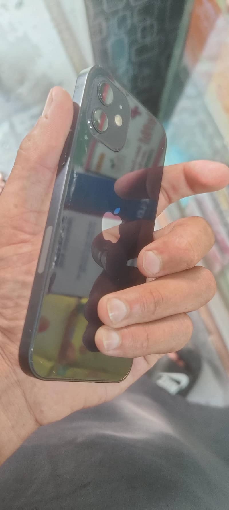 Apple iPhone 12 4