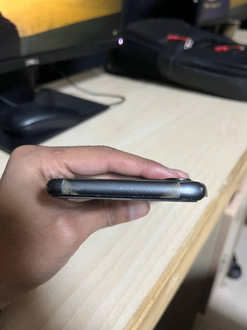 iPhone 11 3