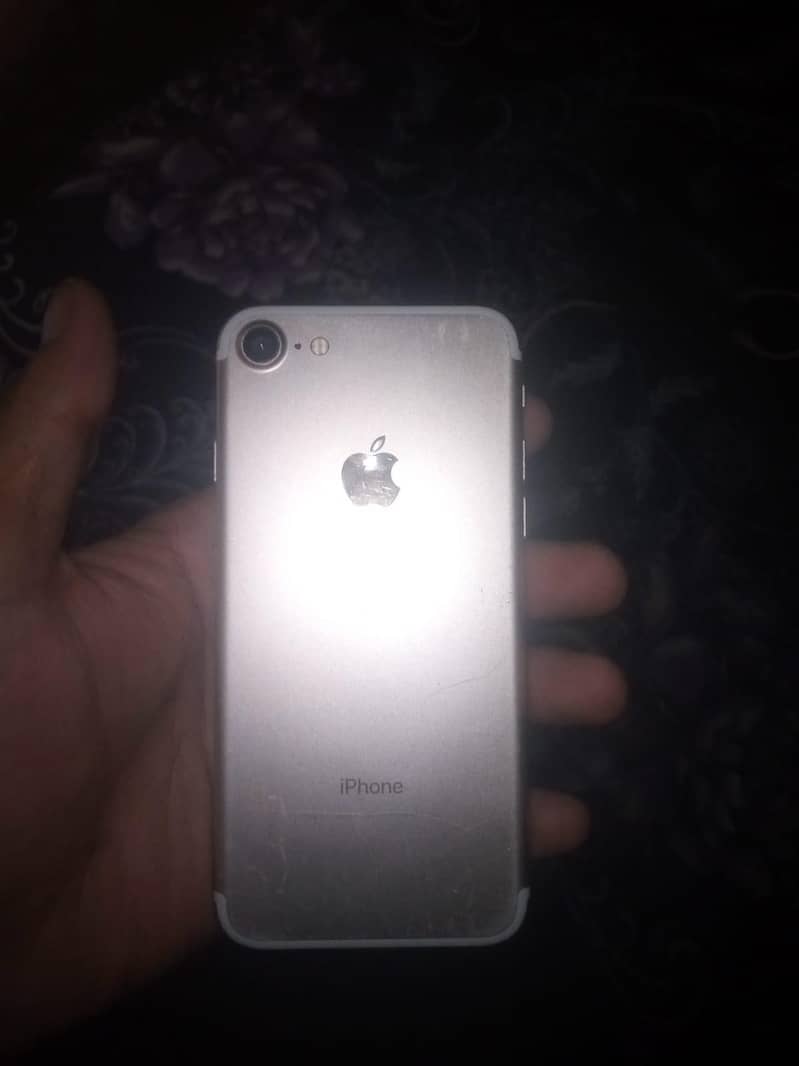 Apple iPhone 7 3