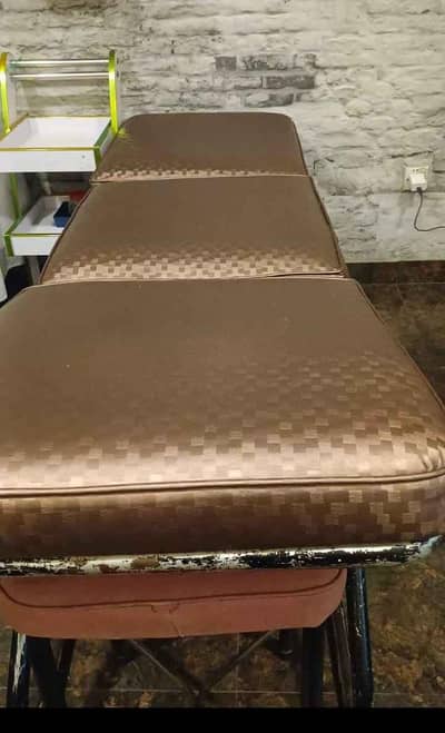 facial bed 2 available