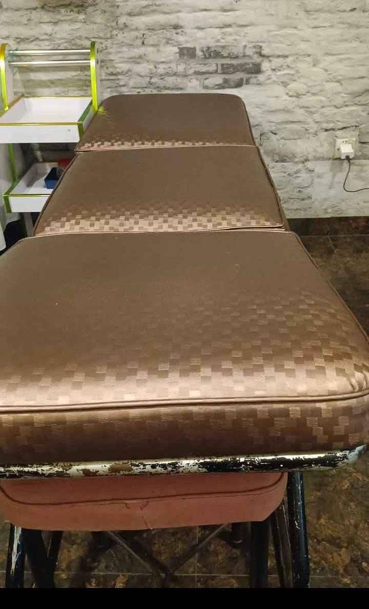 facial bed 2 available 0