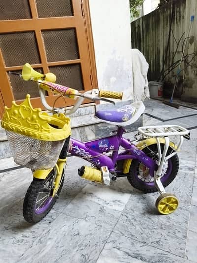 Girl cycle