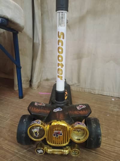 latest 3 wheels Scooty