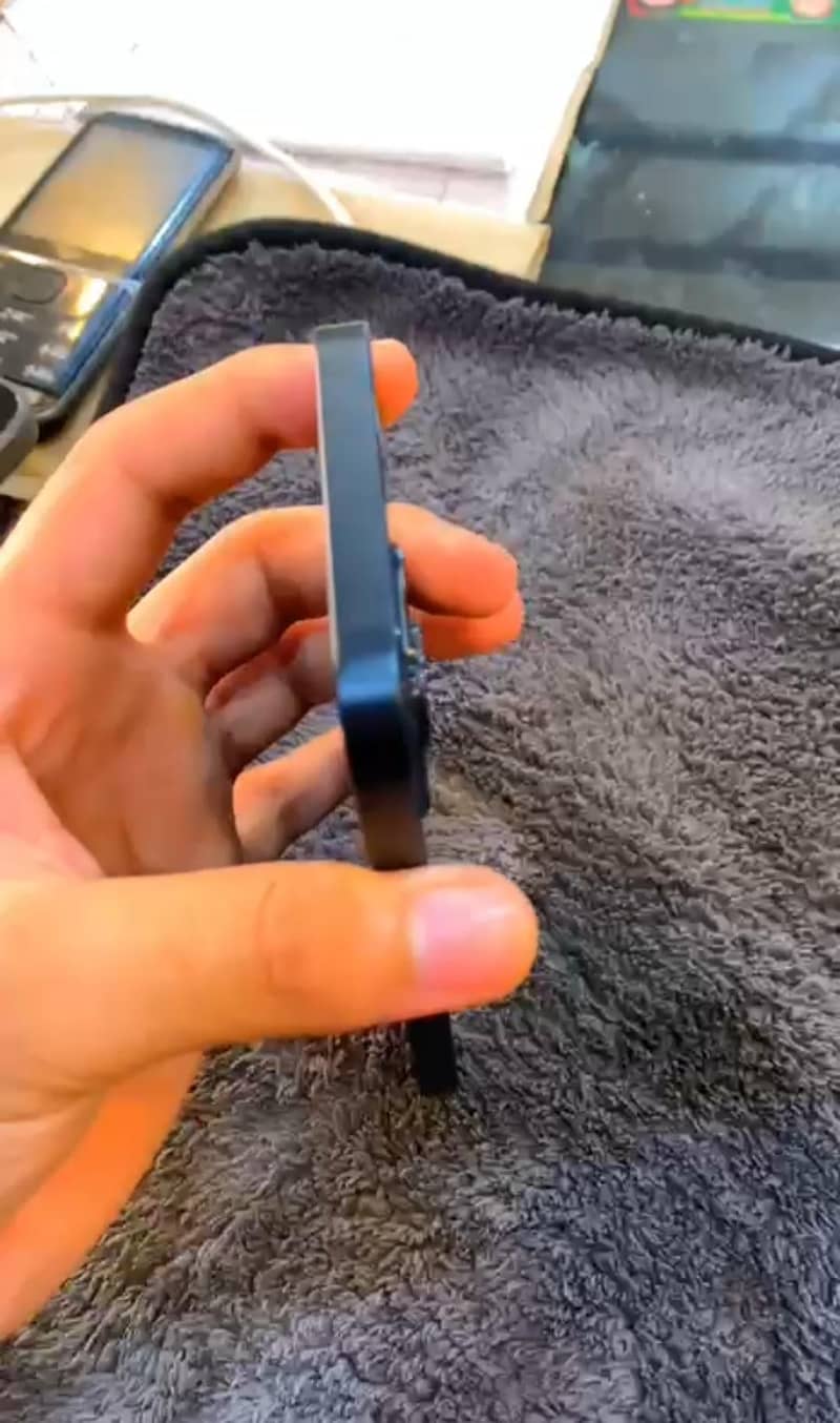 Apple iPhone 13 1