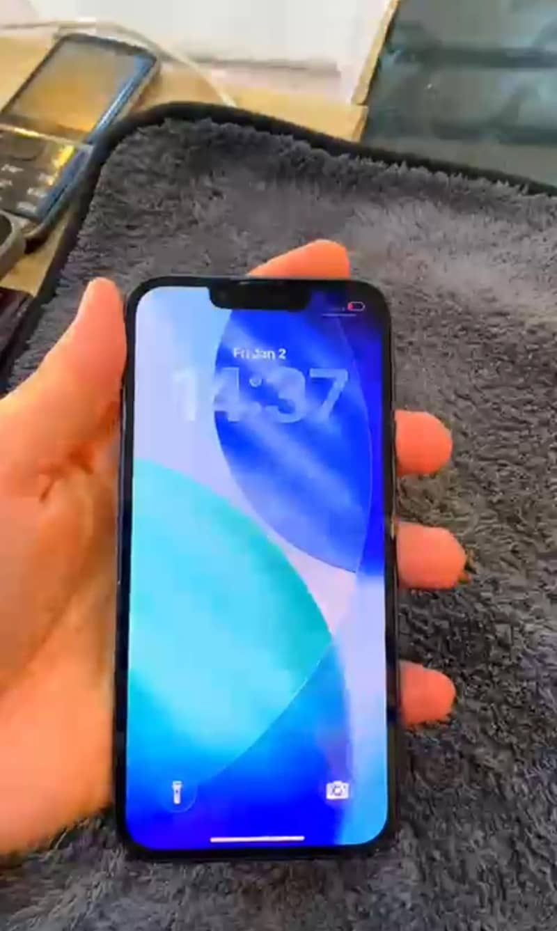 Apple iPhone 13 2