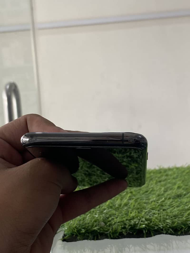 Apple iPhone 11 Pro Max 0