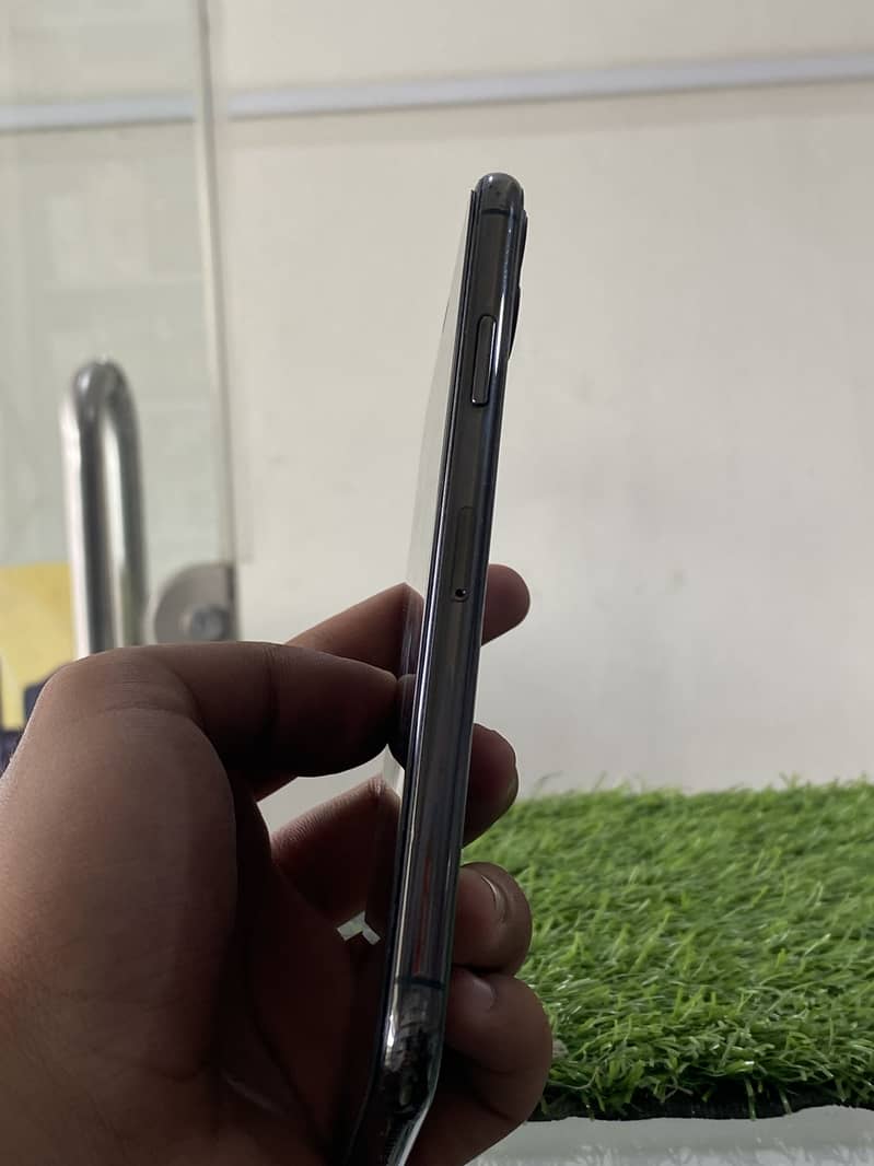 Apple iPhone 11 Pro Max 1
