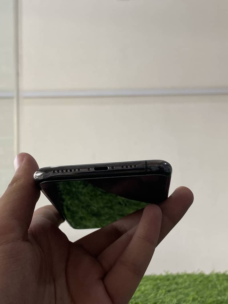 Apple iPhone 11 Pro Max 3