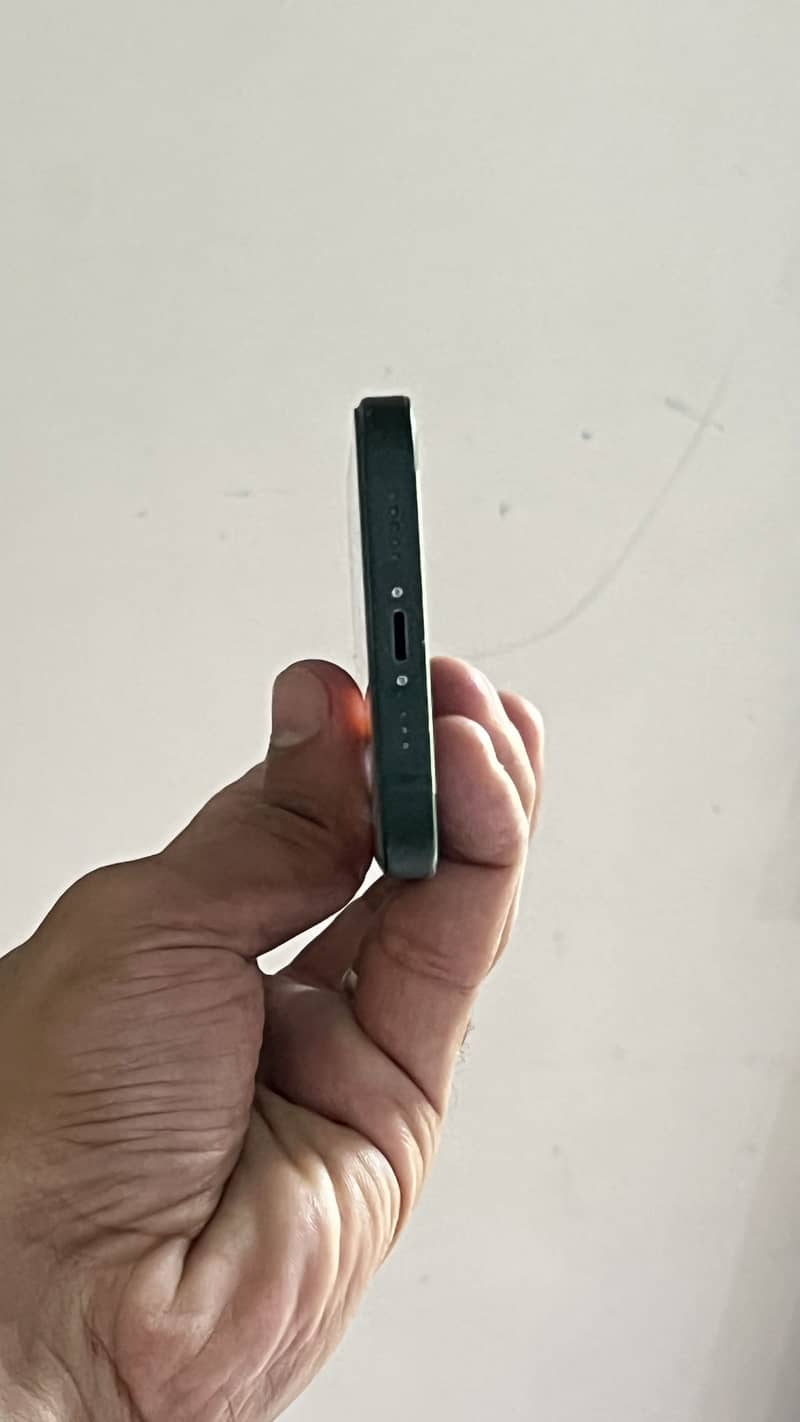Apple iPhone 13 1